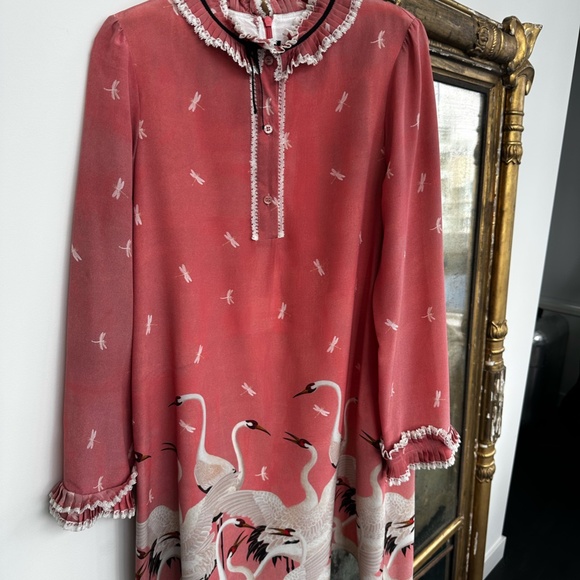 Girls beautiful pink silk dress by Gucci - Picture 2 of 7